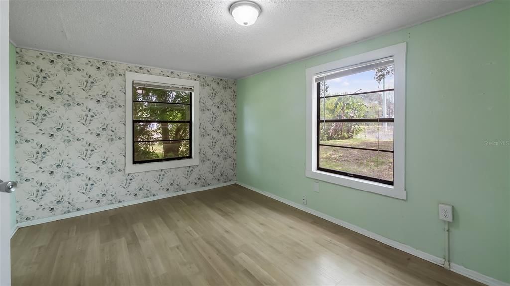 For Sale: $177,000 (3 beds, 2 baths, 888 Square Feet)