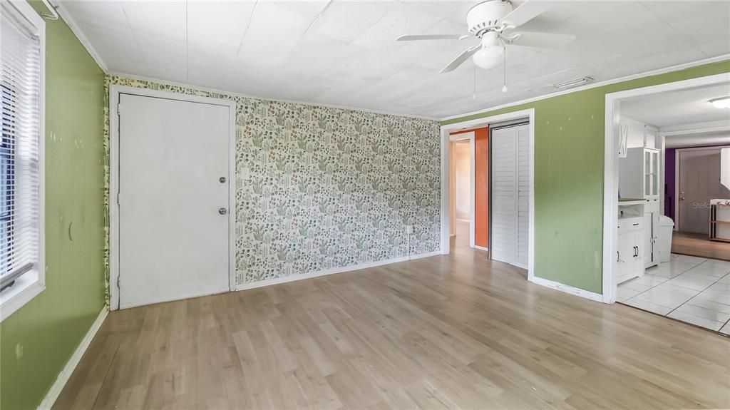 For Sale: $177,000 (3 beds, 2 baths, 888 Square Feet)