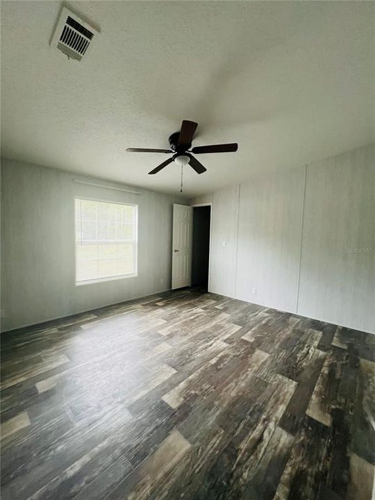 For Sale: $289,000 (3 beds, 2 baths, 1943 Square Feet)