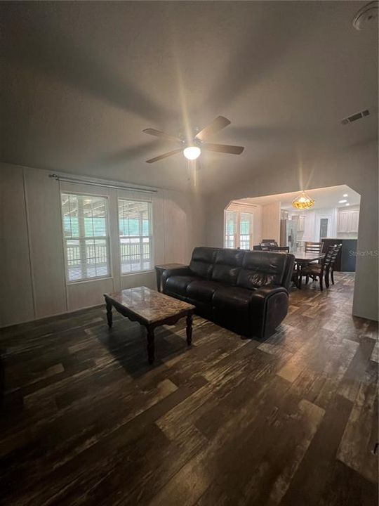 For Sale: $289,000 (3 beds, 2 baths, 1943 Square Feet)