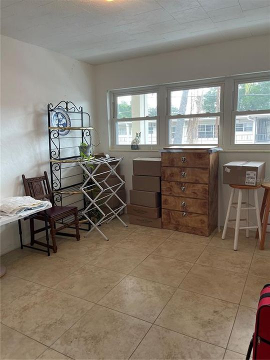For Sale: $80,000 (2 beds, 1 baths, 875 Square Feet)