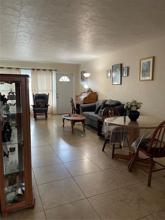 For Sale: $80,000 (2 beds, 1 baths, 875 Square Feet)