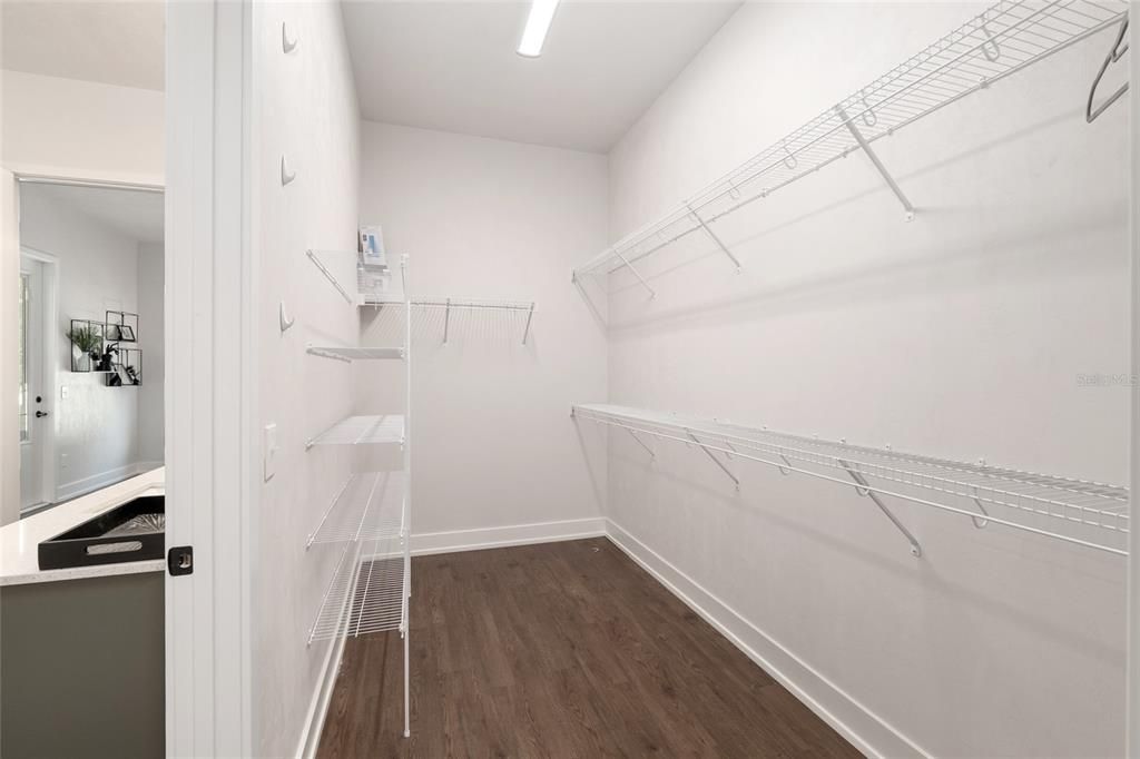 Activo con contrato: $389,000 (3 camas, 2 baños, 1667 Pies cuadrados)
