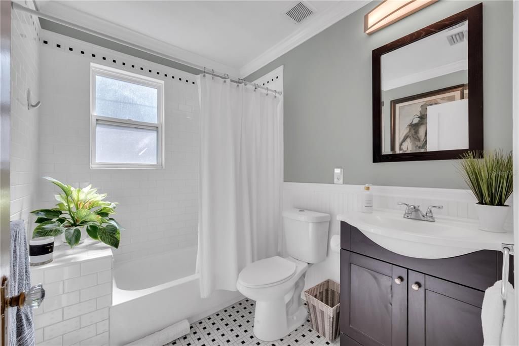 Active With Contract: $520,000 (3 beds, 2 baths, 1268 Square Feet)