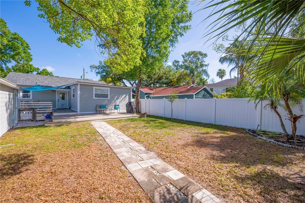 Active With Contract: $520,000 (3 beds, 2 baths, 1268 Square Feet)