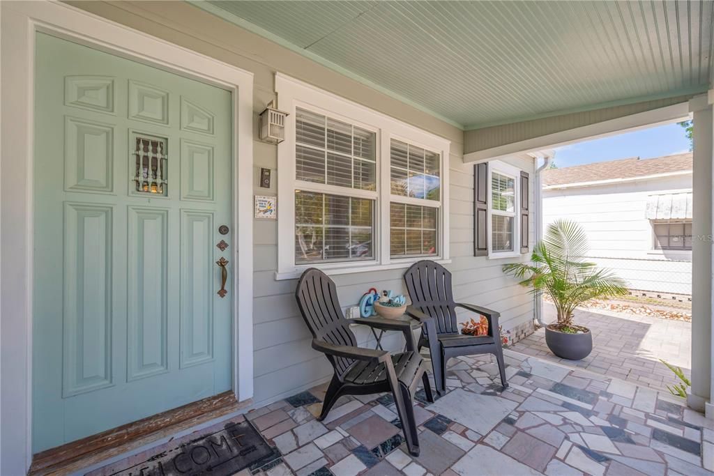 Active With Contract: $520,000 (3 beds, 2 baths, 1268 Square Feet)