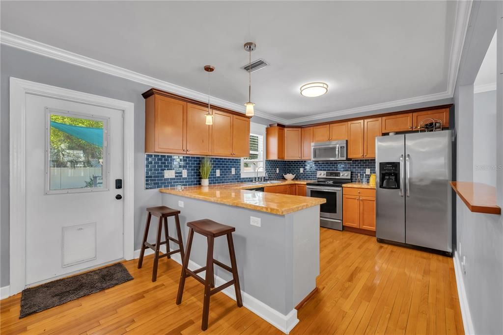 Active With Contract: $520,000 (3 beds, 2 baths, 1268 Square Feet)