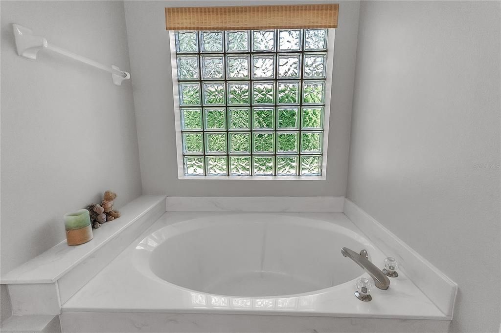 En Venta: $409,000 (3 camas, 2 baños, 1594 Pies cuadrados)
