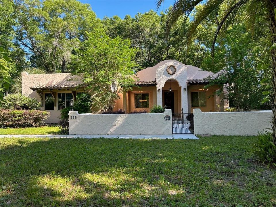 For Sale: $625,000 (3 beds, 2 baths, 2023 Square Feet)