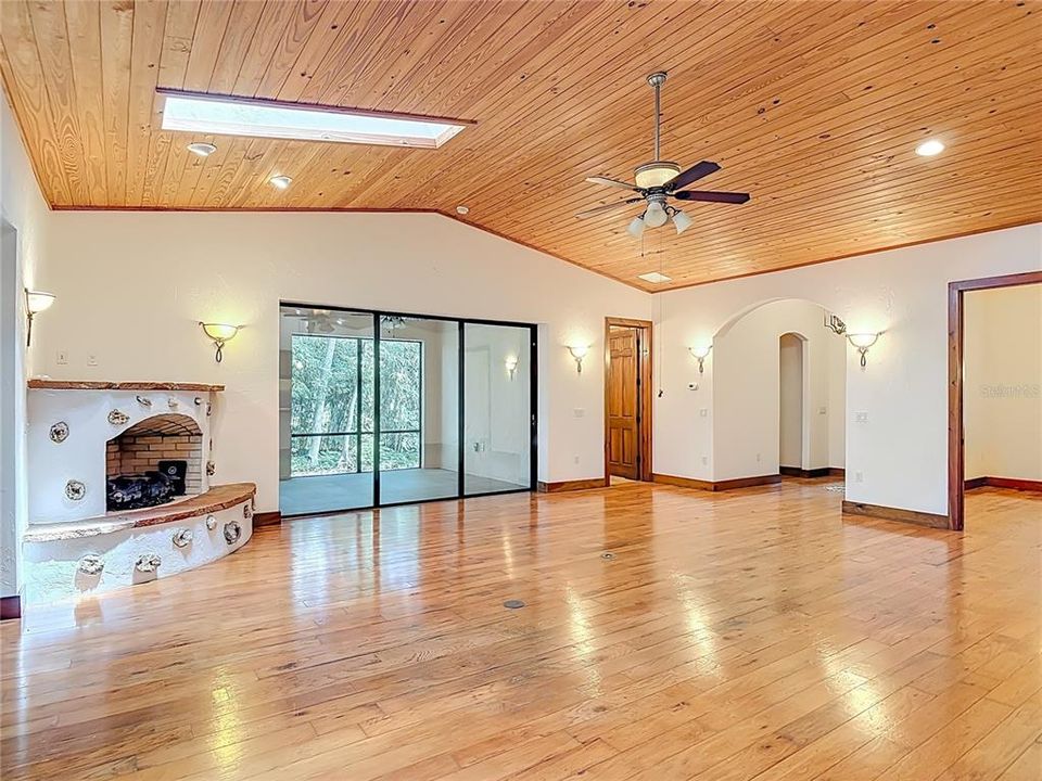 For Sale: $625,000 (3 beds, 2 baths, 2023 Square Feet)