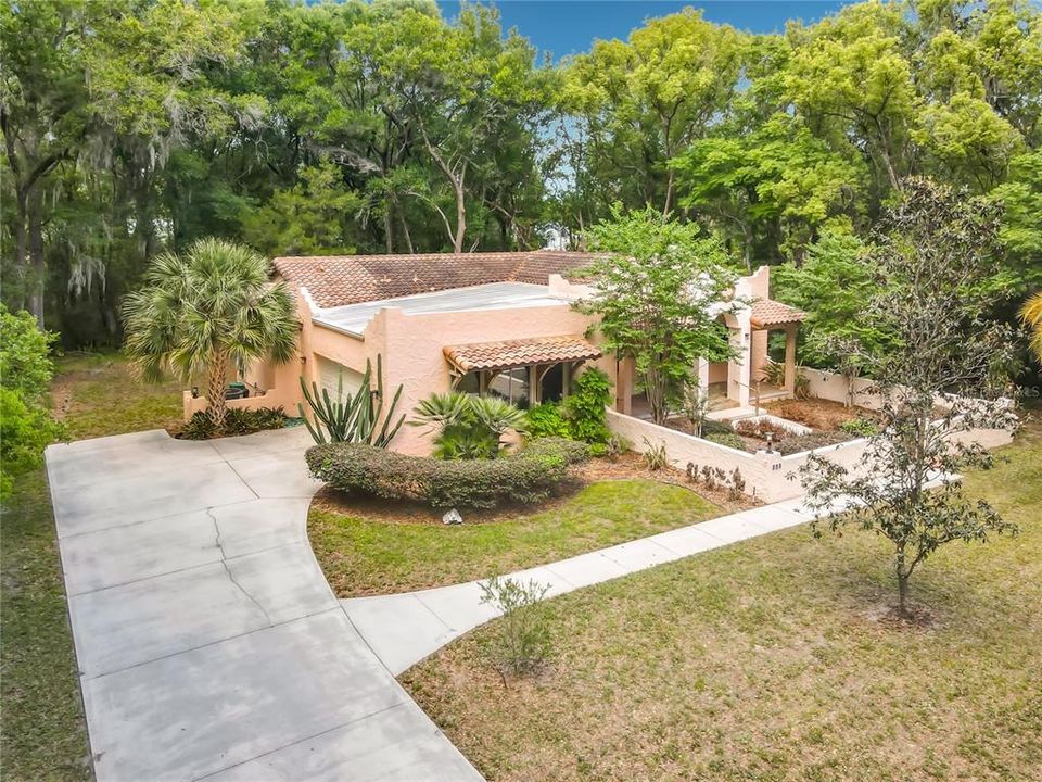 For Sale: $625,000 (3 beds, 2 baths, 2023 Square Feet)