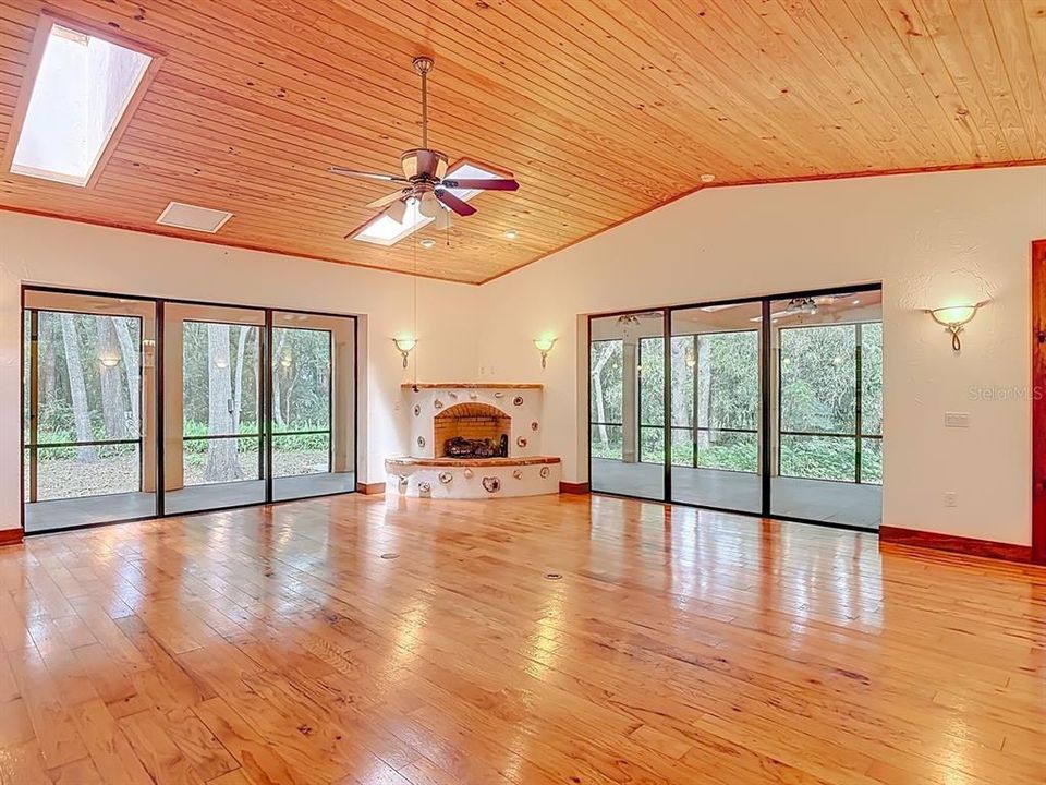 For Sale: $625,000 (3 beds, 2 baths, 2023 Square Feet)