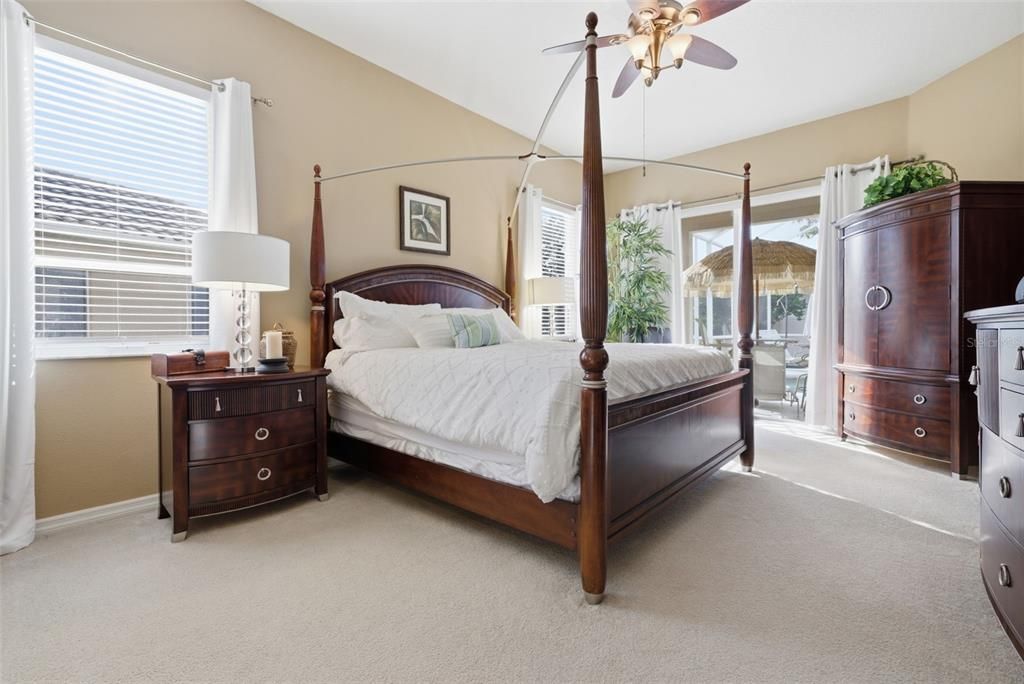 Activo con contrato: $559,900 (4 camas, 3 baños, 2466 Pies cuadrados)