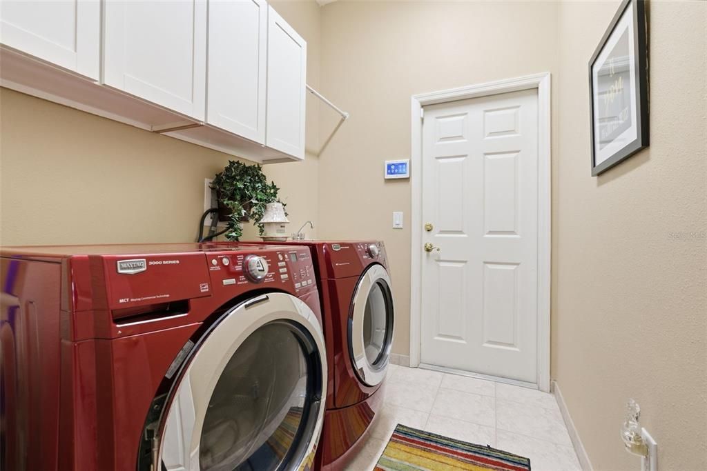 Activo con contrato: $559,900 (4 camas, 3 baños, 2466 Pies cuadrados)