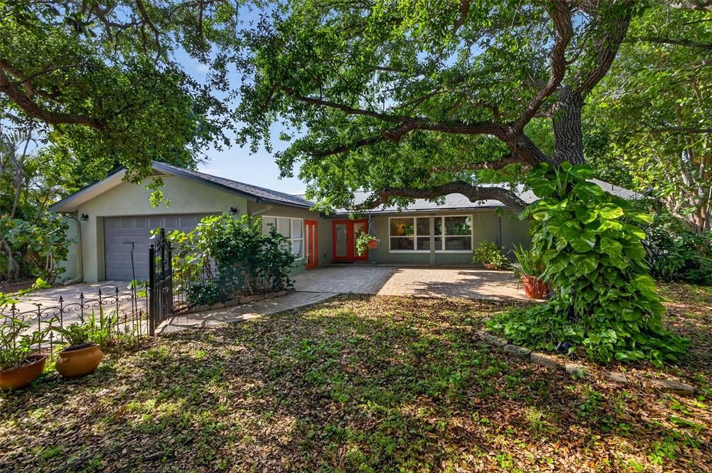 Active With Contract: $749,000 (4 beds, 3 baths, 2564 Square Feet)