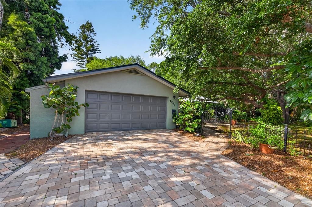 Active With Contract: $749,000 (4 beds, 3 baths, 2564 Square Feet)
