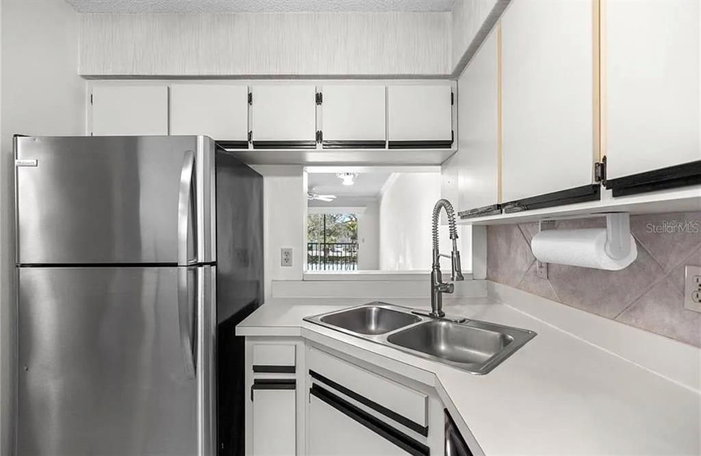 В аренду: $1,600 (2 спален, 2 ванн, 941 Квадратных фут)