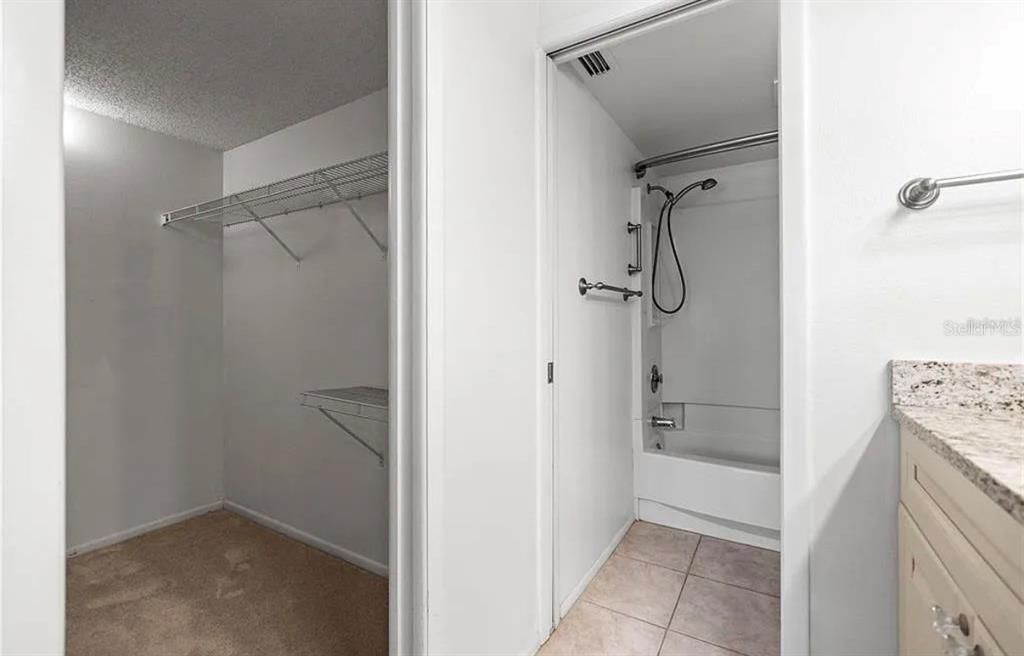 В аренду: $1,600 (2 спален, 2 ванн, 941 Квадратных фут)