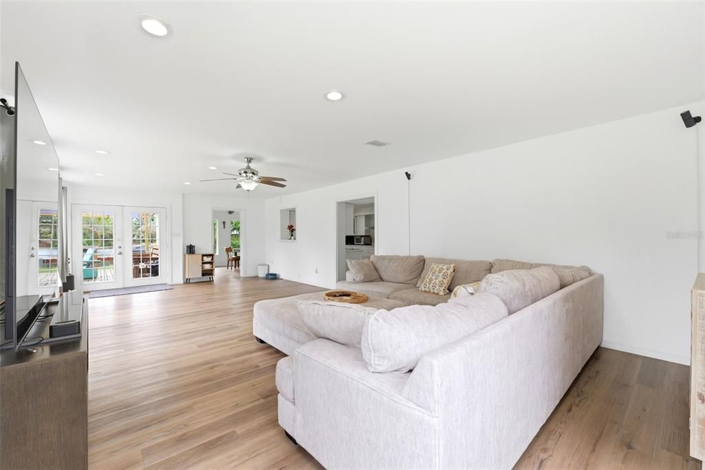 For Sale: $749,999 (4 beds, 3 baths, 3815 Square Feet)