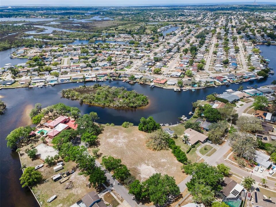 En Venta: $799,000 (1.46 acres)