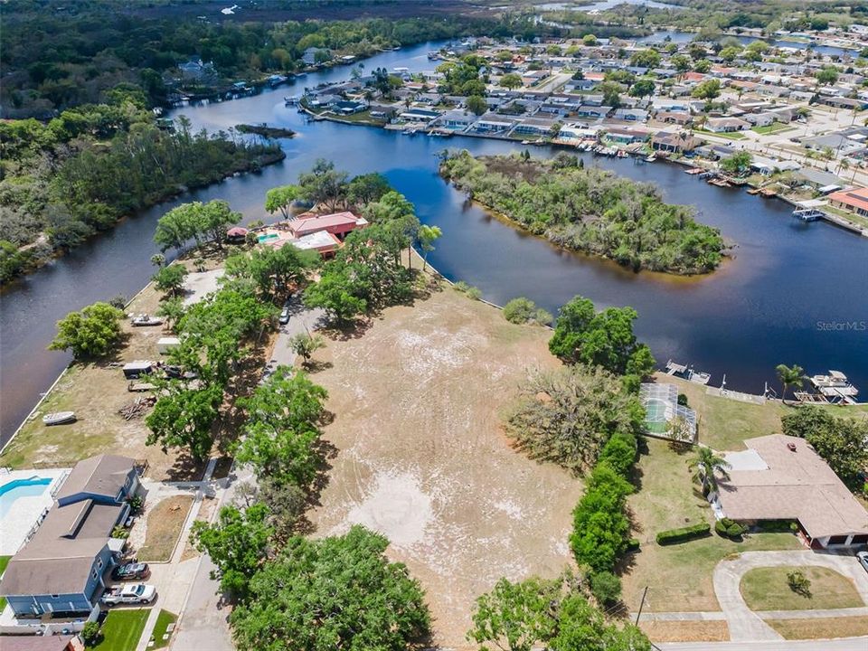En Venta: $799,000 (1.46 acres)