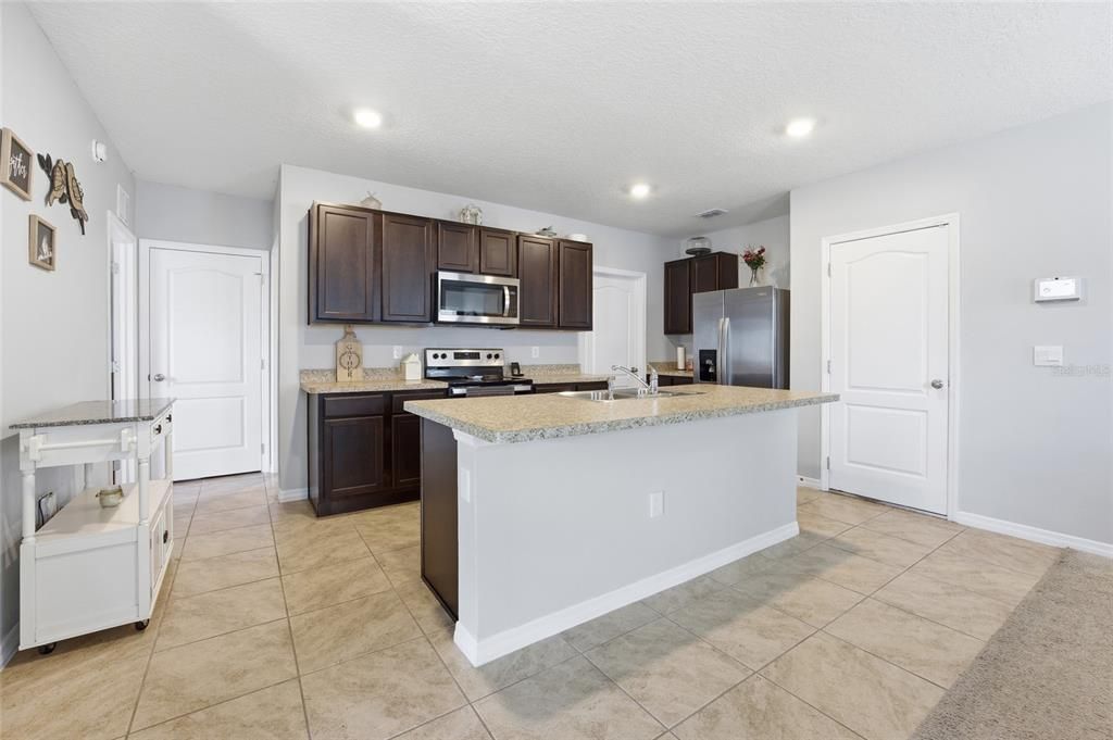 Active With Contract: $359,000 (5 beds, 3 baths, 2528 Square Feet)