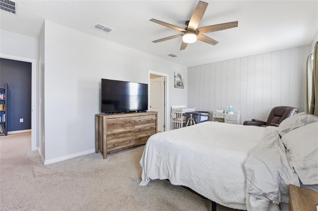 Active With Contract: $359,000 (5 beds, 3 baths, 2528 Square Feet)