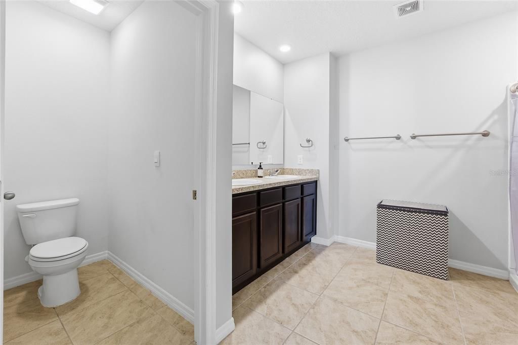 Active With Contract: $359,000 (5 beds, 3 baths, 2528 Square Feet)
