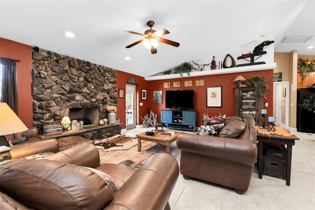 Active With Contract: $499,000 (3 beds, 2 baths, 1484 Square Feet)
