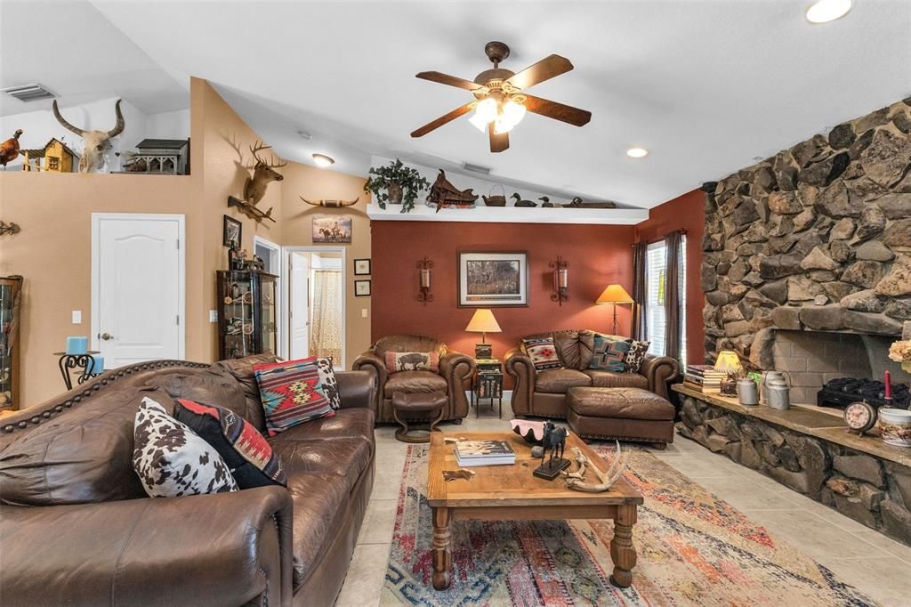 Active With Contract: $499,000 (3 beds, 2 baths, 1484 Square Feet)
