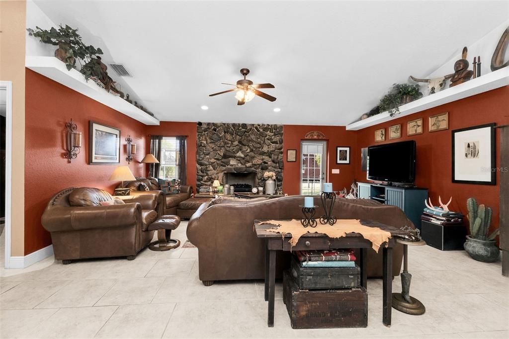 Active With Contract: $499,000 (3 beds, 2 baths, 1484 Square Feet)