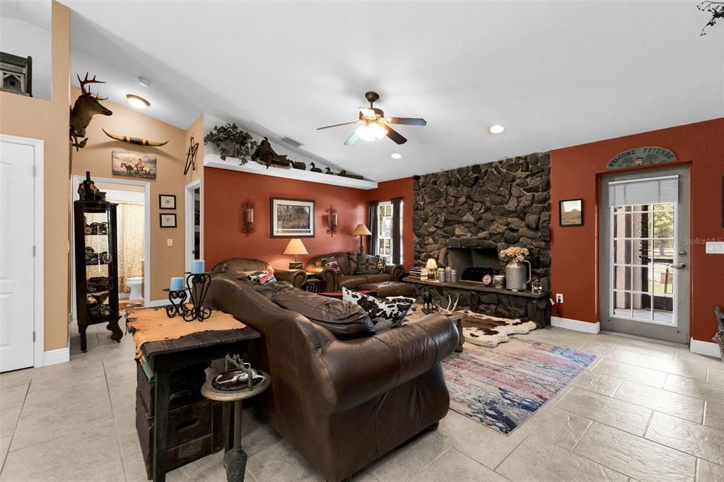 Active With Contract: $499,000 (3 beds, 2 baths, 1484 Square Feet)