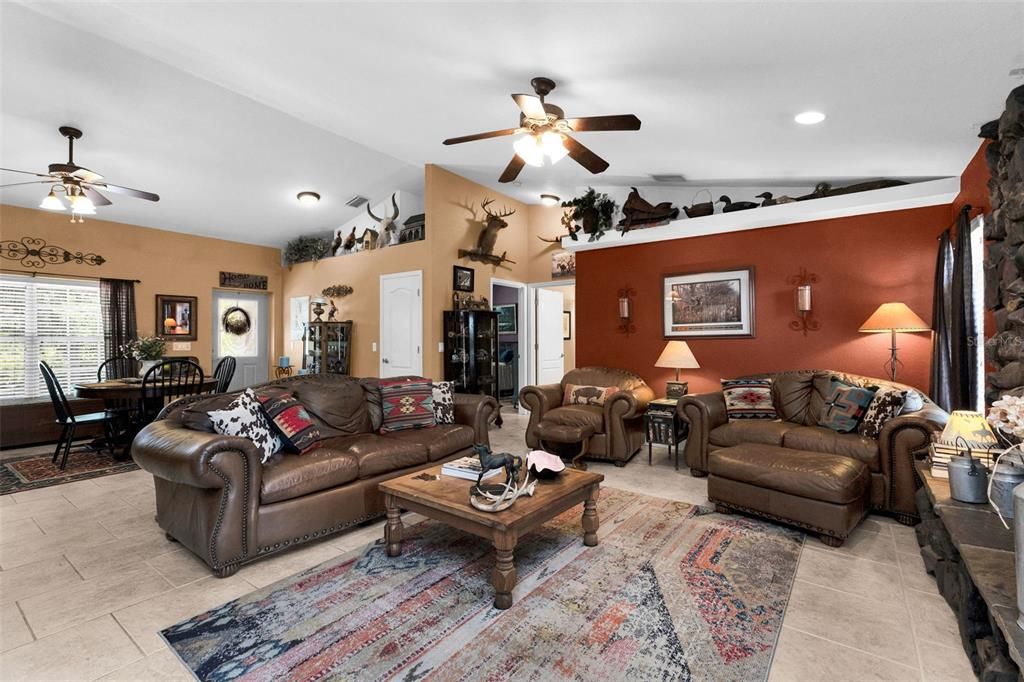 Active With Contract: $499,000 (3 beds, 2 baths, 1484 Square Feet)