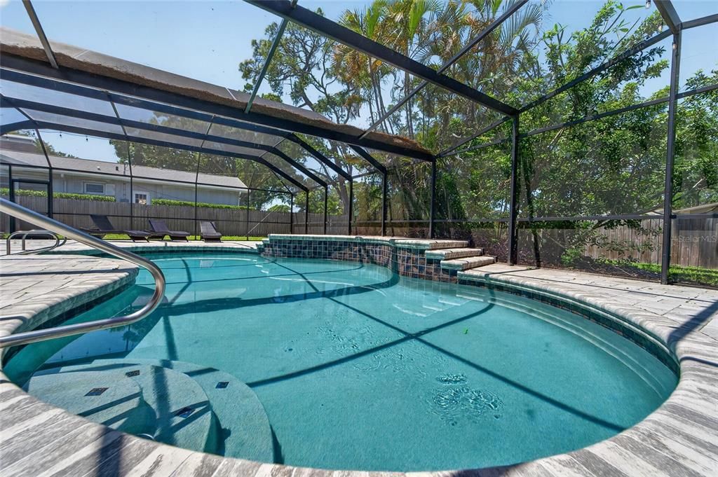 Activo con contrato: $585,000 (3 camas, 2 baños, 1680 Pies cuadrados)