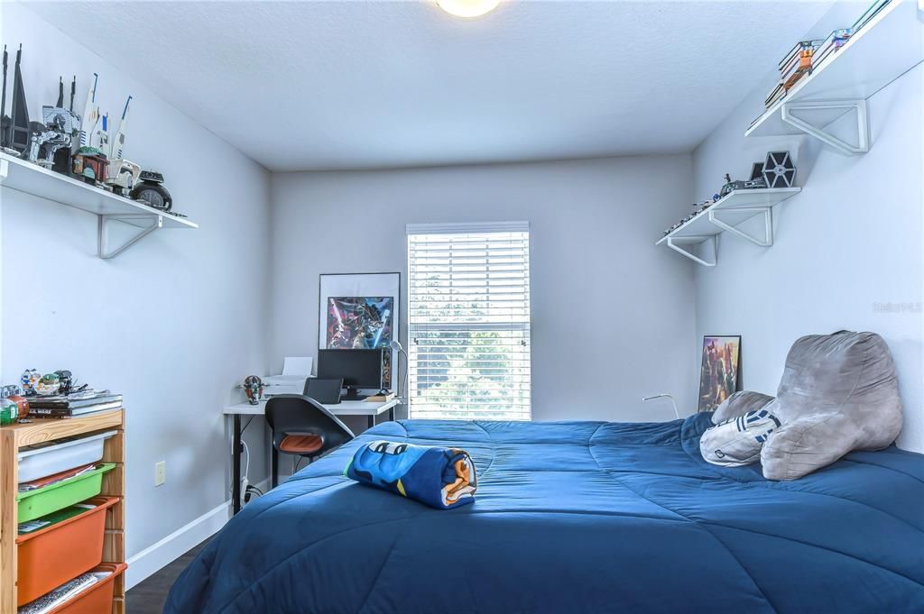 Activo con contrato: $325,000 (3 camas, 2 baños, 1637 Pies cuadrados)
