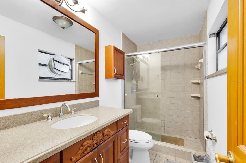 Activo con contrato: $325,000 (3 camas, 2 baños, 1890 Pies cuadrados)