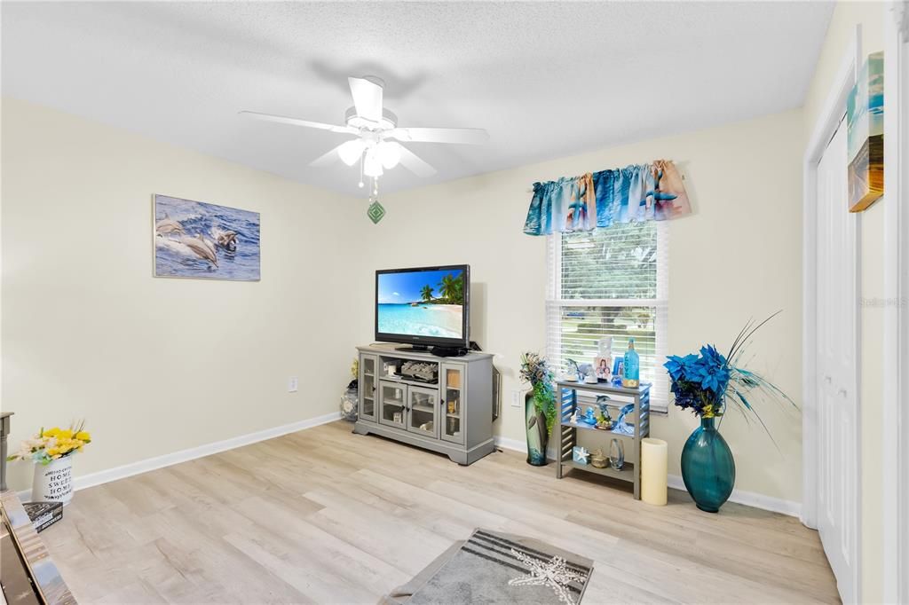 Activo con contrato: $325,000 (3 camas, 2 baños, 1890 Pies cuadrados)