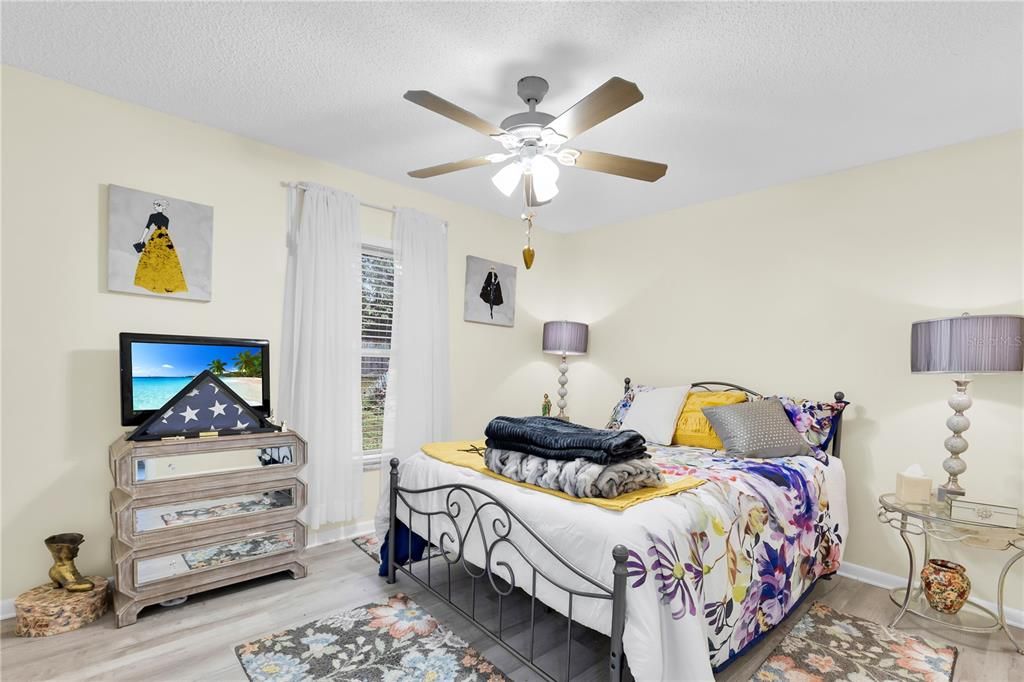 Activo con contrato: $325,000 (3 camas, 2 baños, 1890 Pies cuadrados)