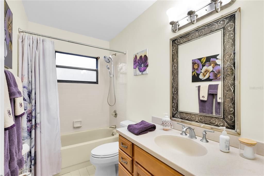 Activo con contrato: $325,000 (3 camas, 2 baños, 1890 Pies cuadrados)