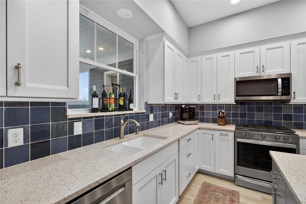 For Sale: $480,000 (2 beds, 2 baths, 1258 Square Feet)