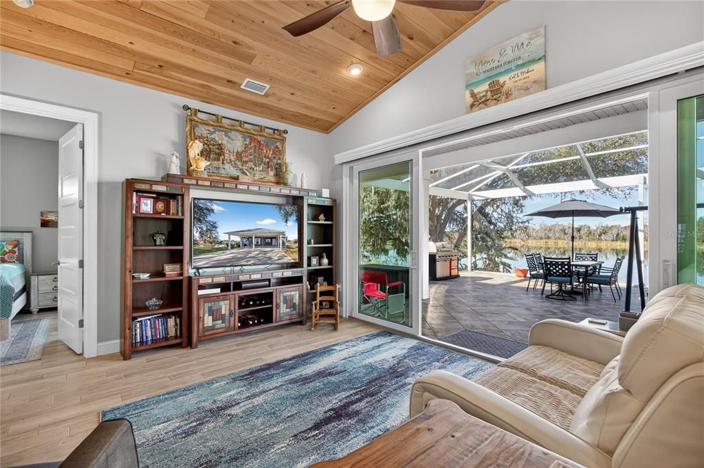 For Sale: $480,000 (2 beds, 2 baths, 1258 Square Feet)