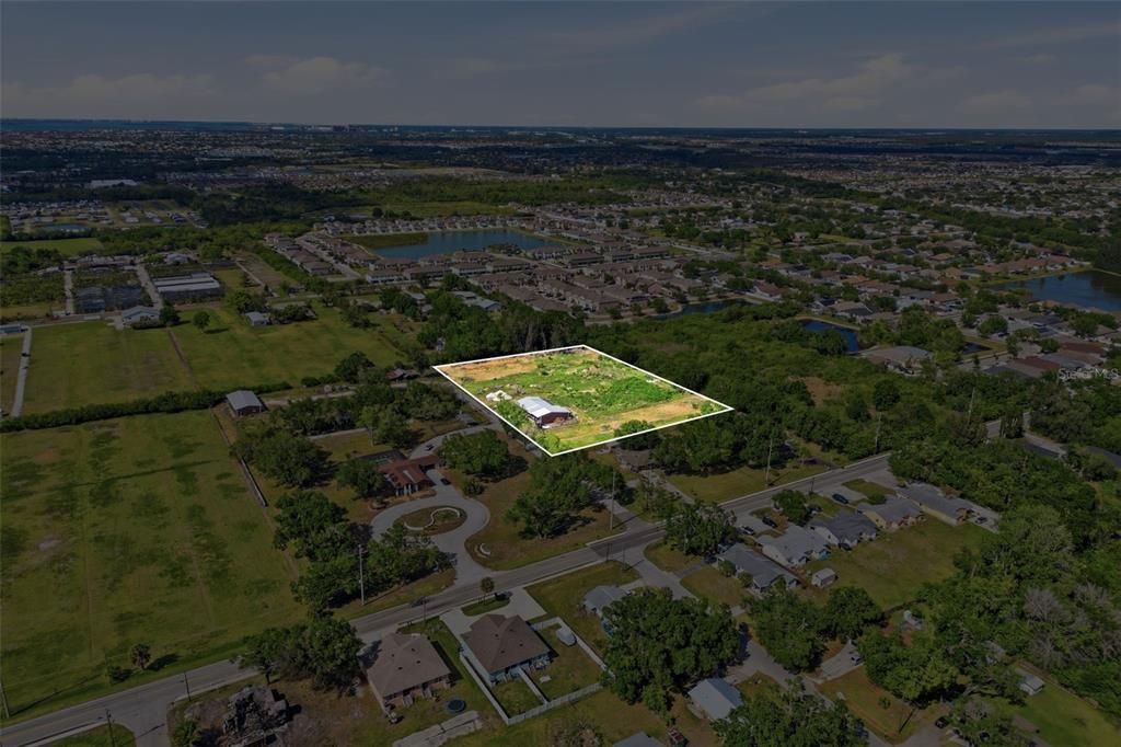 待售: $550,000 (3.17 acres)