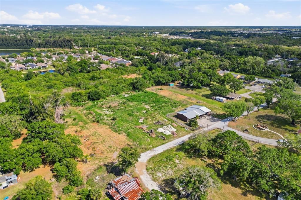 待售: $550,000 (3.17 acres)