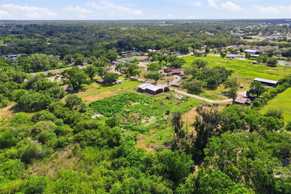 待售: $550,000 (3.17 acres)