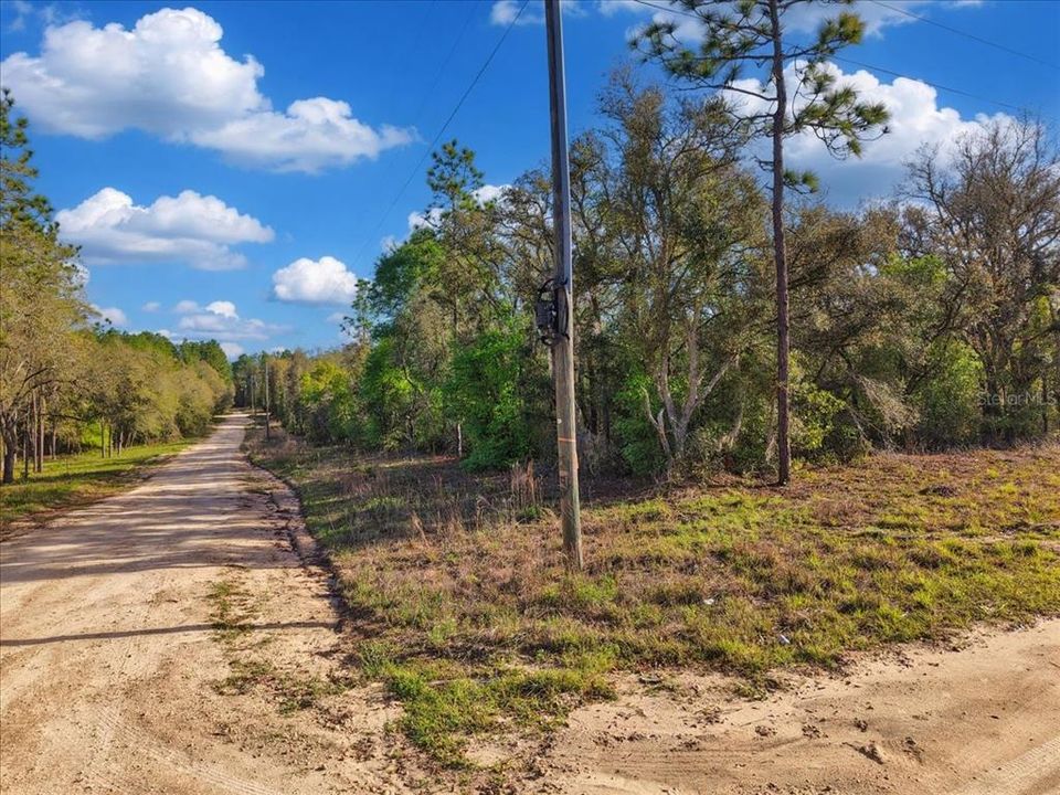 На продажу: $40,000 (1.25 acres)