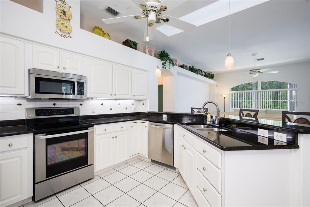 For Sale: $565,000 (3 beds, 2 baths, 2115 Square Feet)