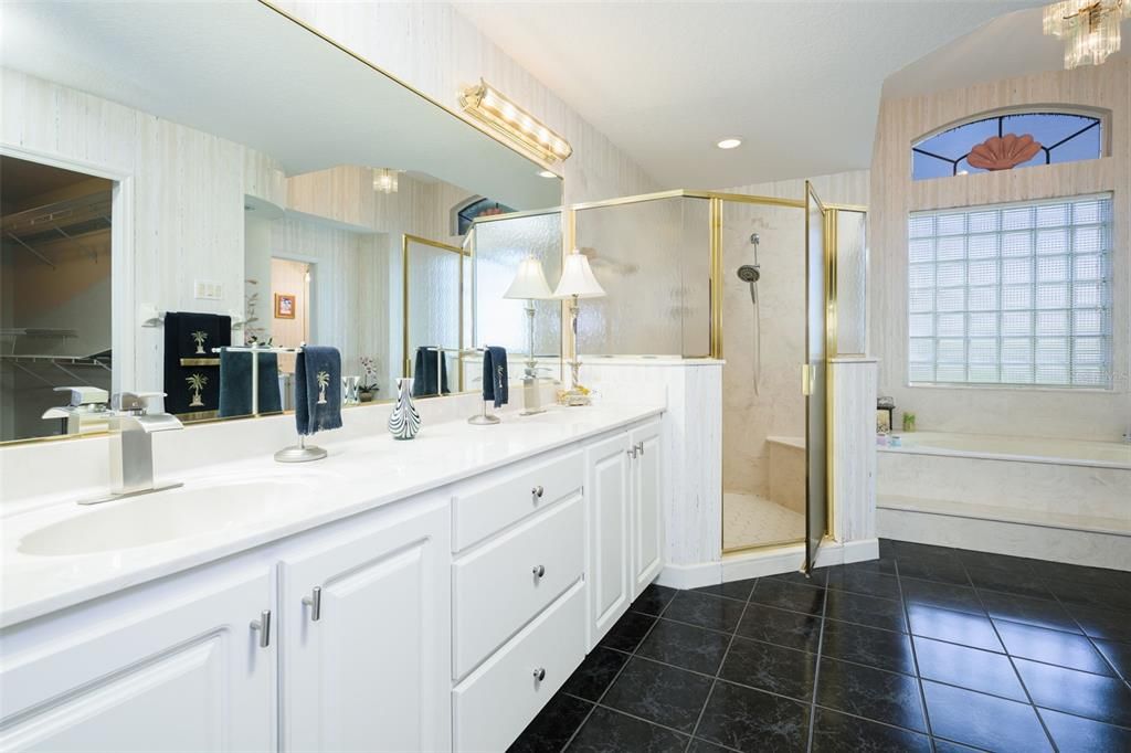 For Sale: $565,000 (3 beds, 2 baths, 2115 Square Feet)
