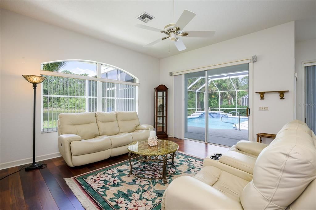 For Sale: $565,000 (3 beds, 2 baths, 2115 Square Feet)