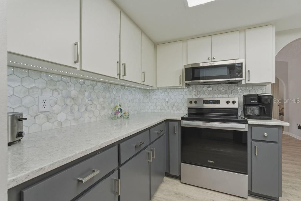Active With Contract: $395,000 (3 beds, 2 baths, 1947 Square Feet)