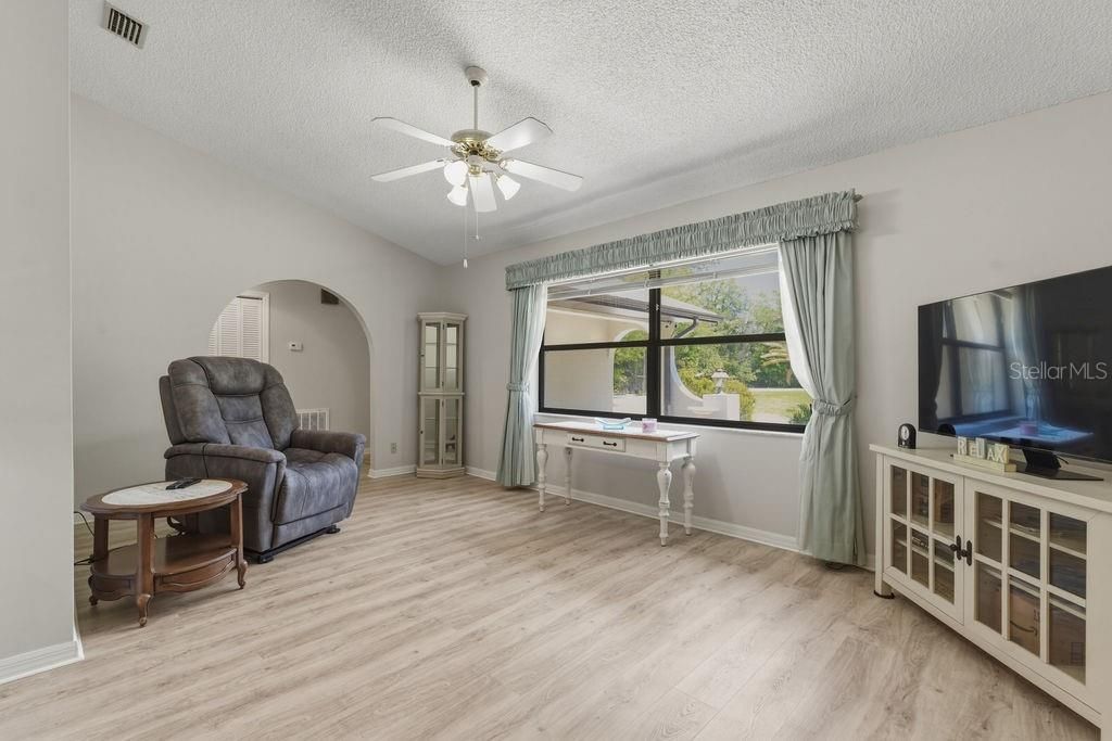 Active With Contract: $395,000 (3 beds, 2 baths, 1947 Square Feet)